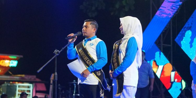 Wali Kota Tasming Hamid bersama dr. Arfiah Tasming saat peringatan Harganas 2025 Parepare