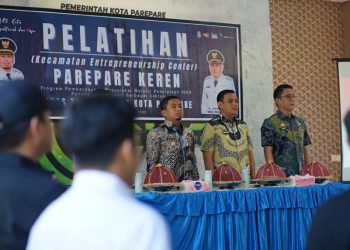 Wali Kota Tasming Hamid membuka pelatihan Parepare Keren di Kebun Raya Jompie