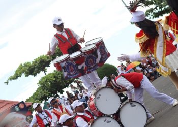 Wakil Wali Kota Parepare Hermanto membuka kompetisi drum band HUT RI ke-80