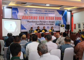 interaksi - Diskusi buku pendidikan karakter di seminar - interaksi