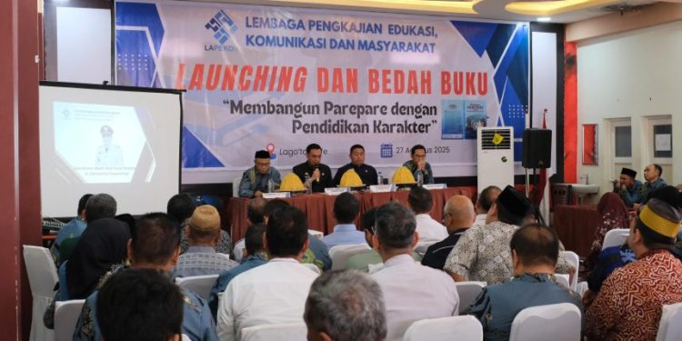 interaksi - Diskusi buku pendidikan karakter di seminar - interaksi
