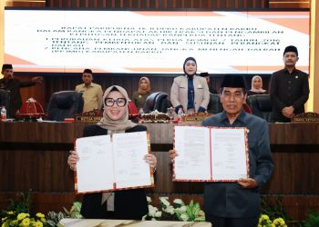 Bupati Barru Andi Ina Kartika Sari terima Ranperda Pilkades dan Cadangan Pangan dari DPRD