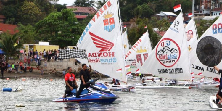 interaksi - Lomba Perahu Tradisional Sandeq di PantaiKu Parepare