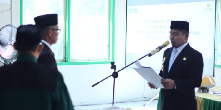 interaksi - Tasming Hamid menghadiri pelantikan pimpinan BAZNAS Parepare