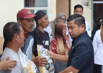 Interaksi -Wali Kota Parepare Tasming Hamid salurkan bantuan Rastra kepada 2.202 KPM