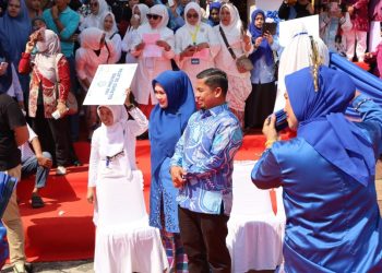 Wali Kota Parepare Tasming Hamid menghadiri Jambore dan HKG PKK Sulsel 2025 di Bone bersama Ketua TP PKK Andi Arfiah Tasming