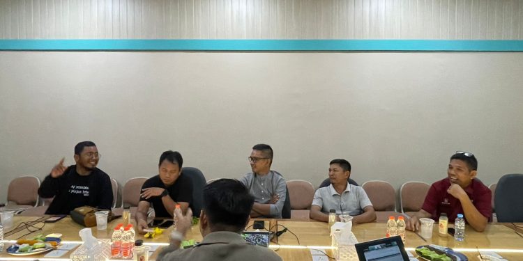Manager PLN UP3 Parepare Agung Pratomo menerima kunjungan silaturahmi PWI Kota Parepare