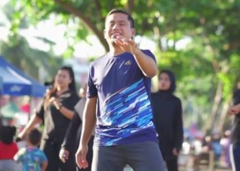 Wali Kota Tasming Hamid mengikuti senam Sumba bersama warga di Pantaiku Parepare