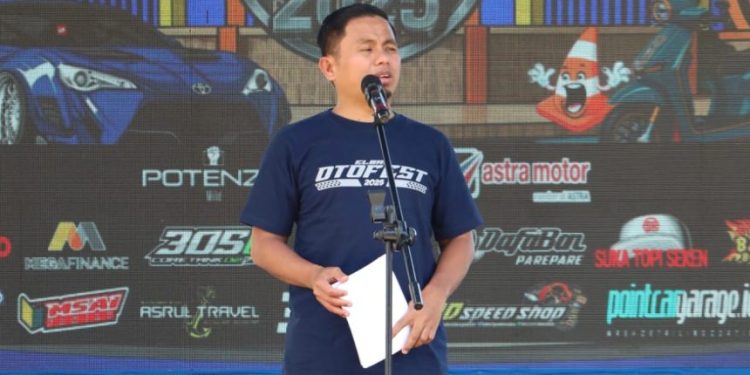 Wali Kota Parepare Tasming Hamid membuka Otomotif Fest 2025 di Terminal Lumpue
