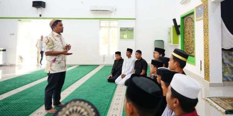 Wali Kota Tasming Hamid meninjau Program Religi 2025 di Masjid Nurul Mukhlisin Parepare