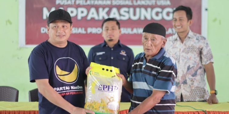 Tasming Hamid bersama kader NasDem Parepare kunjungi panti asuhan dalam rangka HUT ke-14 Partai NasDem