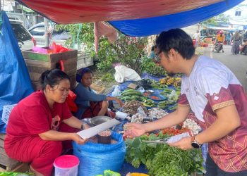 KPU Kota Parepare melaksanakan sosialisasi pemutakhiran data pemilih di Pasar Lakessi