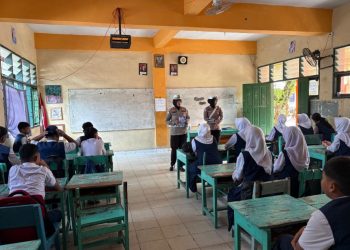Sat Lantas Polres Parepare melaksanakan kegiatan Police Goes To School di SMPN 10 Parepare