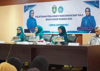 Ketua TP PKK Parepare membuka pelatihan penjamah makanan kader rumah gizi