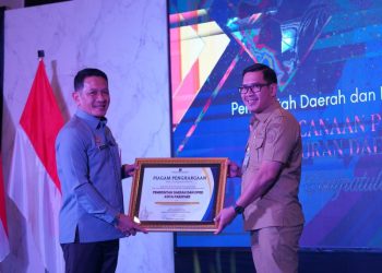 sekda parepare amarun agung hamka terima penghargaan kemenkumham sulsel