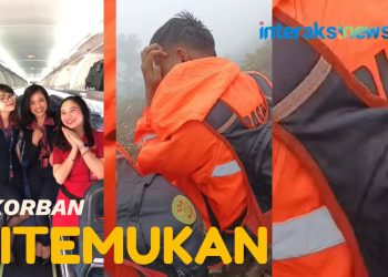 Tim SAR gabungan mengevakuasi korban kecelakaan pesawat ATR 42-500 di Gunung Bulusaraung
