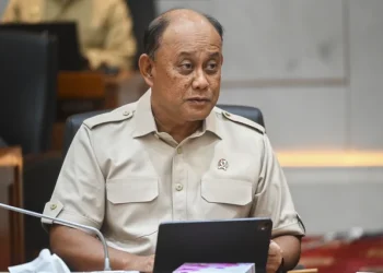 Kepala Badan Gizi Nasional memaparkan capaian Program Makan Bergizi Gratis di DPR