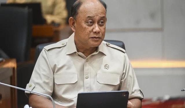 Kepala Badan Gizi Nasional memaparkan capaian Program Makan Bergizi Gratis di DPR