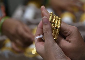 Harga emas perhiasan hari ini naik seiring rekor harga emas Antam
