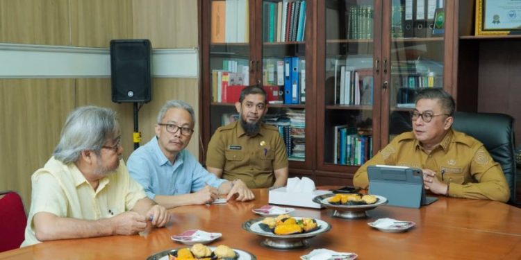 Wakil Bupati Barru Abustan A. Bintang menerima audiensi PT Sulotco Jaya Abadi Kapal Api Group