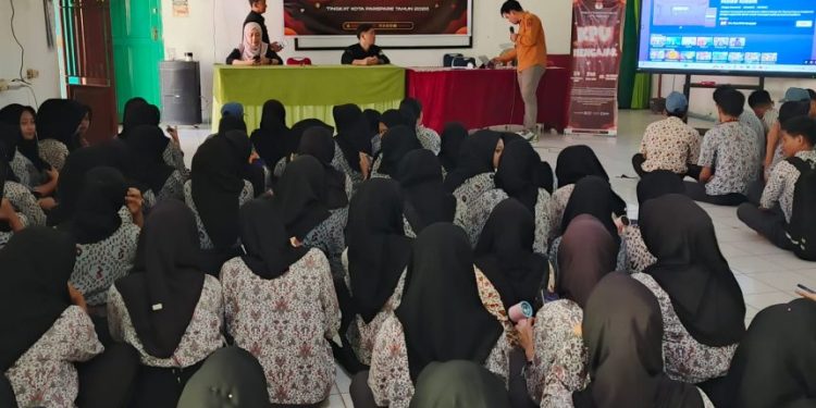 KPU Kota Parepare sosialisasi KPU Mengajar di SMA Negeri Parepare