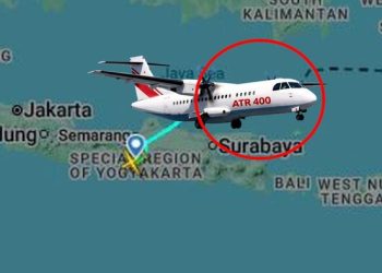 Tim SAR Basarnas Makassar melakukan pencarian pesawat ATR yang hilang kontak di Maros