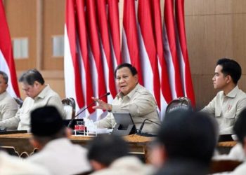 Presiden Prabowo Subianto pimpin rapat percepatan kampung nelayan