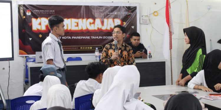 KPU Mengajar di SMKN 1 Parepare, Perkuat Literasi Demokrasi Pemilih Pemula