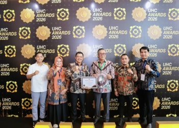 Wakil Bupati Barru terima UHC Award 2026 di Jakarta