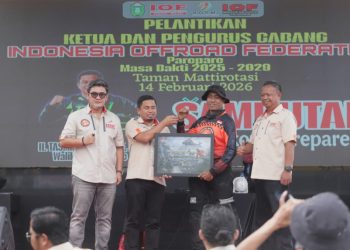 Pelantikan IOF Parepare dan pelepasan riders Jelajah Bumi BJ Habibie oleh Wali Kota Tasming Hamid di Taman Mattirotasi