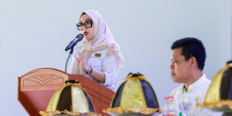 Bupati Barru Andi Ina Kartika Sari membuka Raker ICMI Kabupaten Barru di Dutungen