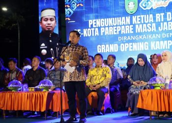 Wali Kota Parepare Tasming Hamid melantik 564 RT dan RW pada malam HUT ke-66 Parepare di Mattirotasi