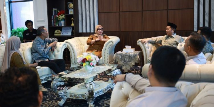 Bupati Barru menerima audiensi Balai Litbang Agama Makassar bahas indeks moderasi beragama