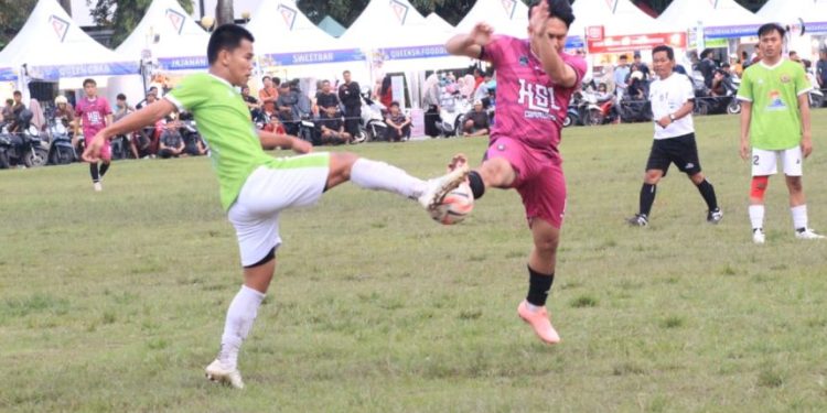 Pertandingan Media FC Parepare vs BMP di Liga Ramadan Lapangan Andi Makkasau