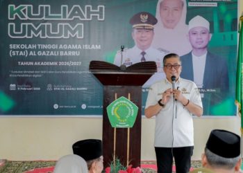 Wabup Barru Abustan A. Bintang saat kuliah umum di STAI Al Gazali Barru
