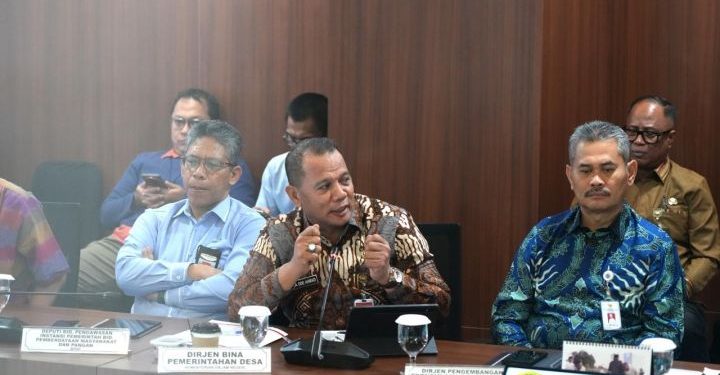 Dirjen Bina Pemdes Kemendagri La Ode Ahmad Bolombo dalam rapat KDKMP