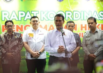 Andi Amran Sulaiman menegaskan penindakan distributor nakal dalam rapat stabilisasi harga pangan 2026