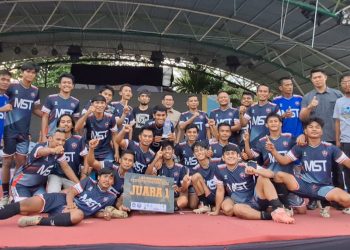 Pemain Media FC merayakan kemenangan setelah menjadi juara Liga Ramadan PSSI Parepare 2026 di Lapangan Andi Makkasau.