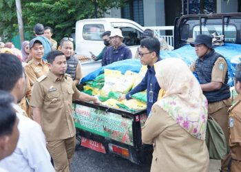 Tasming Hamid membuka Pasar Murah Ramadan 2026 di Parepare