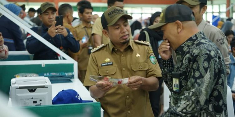 Tasming Hamid membuka Semarak Ramadan BI 2026 di Islamic Center Parepare