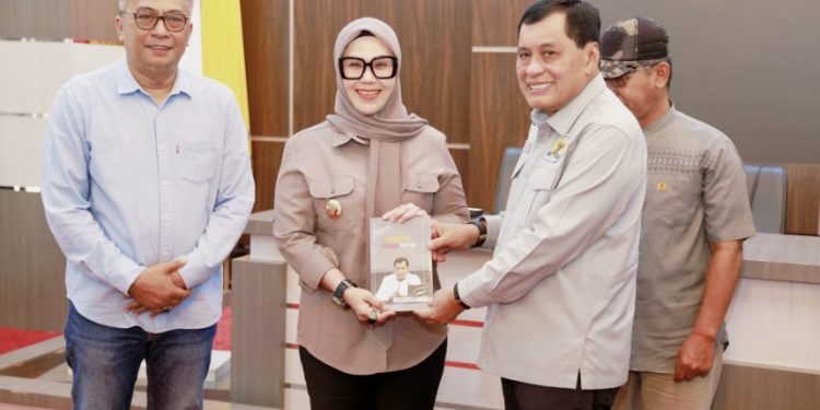 Bupati Barru Andi Ina Kartika Sari menerima kunjungan Wakil Ketua Komisi VI DPR RI Nurdin Halid di Rumah Jabatan Bupati Barru