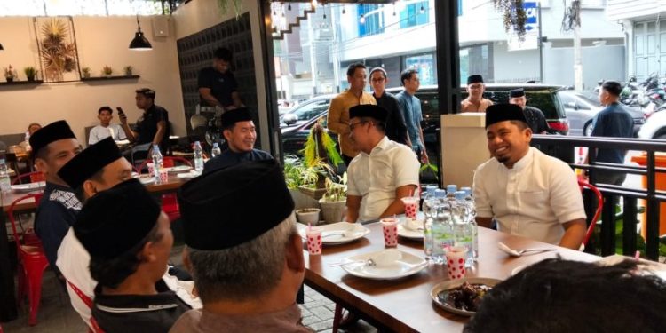 Wali Kota Parepare Tasming Hamid buka puasa bersama jurnalis di Karajae Cafe Parepare