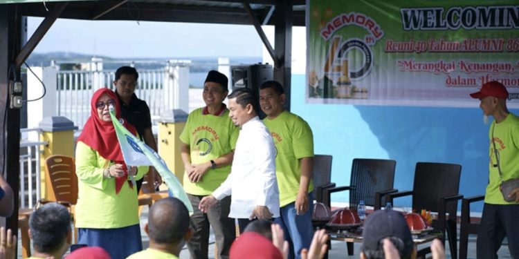 Wali Kota Parepare melepas city tour reuni Smansa 1986
