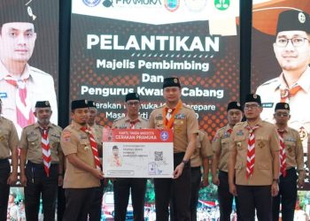 Tasming Hamid menghadiri pelantikan pengurus Pramuka Parepare 2025-2030 di Auditorium BJ Habibie