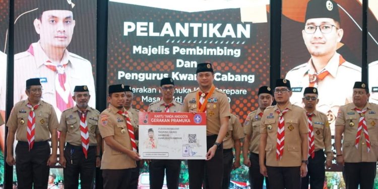 Tasming Hamid menghadiri pelantikan pengurus Pramuka Parepare 2025-2030 di Auditorium BJ Habibie
