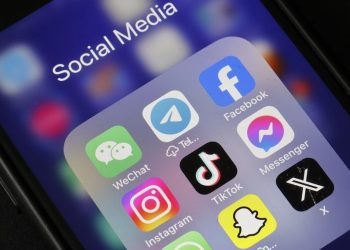 Ilustrasi aplikasi X dengan aturan batas usia pengguna di Indonesia