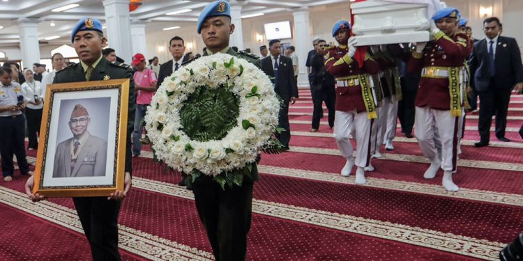 Try Sutrisno Wakil Presiden ke-6 Republik Indonesia