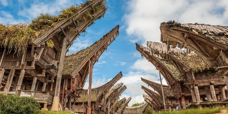 Keindahan Rumah Adat Tongkonan