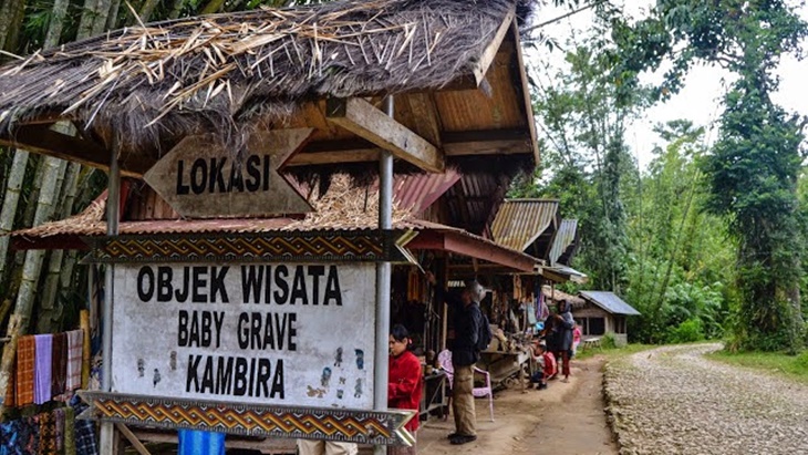 Pohon Makam Bayi di Kambira