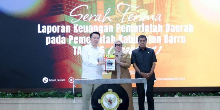 Penyerahan LKPD Barru 2025 ke BPK Sulsel di Makassar